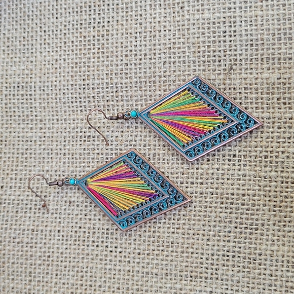 Verdigris turquoise inspired bohemian string art dangle earrings - Picture 3 of 3